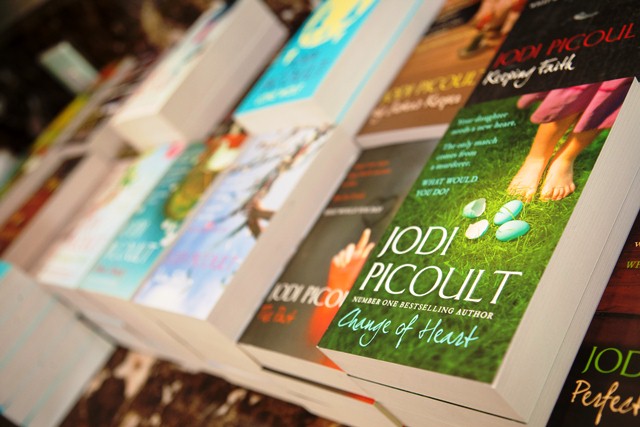 The Writers Write Interview With Jodi Picoult The Writers Write Interview With Jodi Picoult