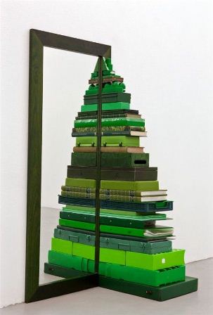 10 Bookish Christmas Trees 10 Bookish Christmas Trees