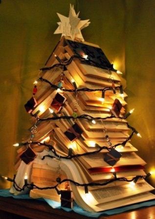10 Bookish Christmas Trees 10 Bookish Christmas Trees