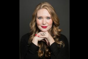 Sarah J Maas